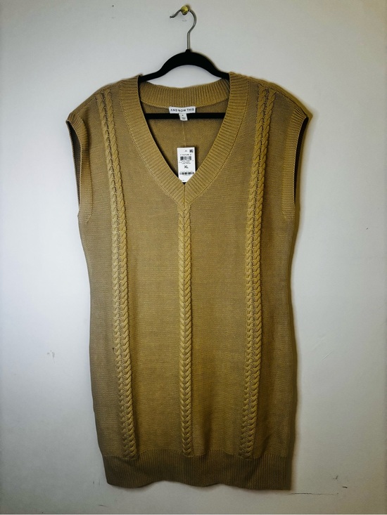 And Now This Sweaters - XL NWT AND NOW THIS BRAND - Sleeveless V-Neck Cable-Knit Sweater Vest in Tan